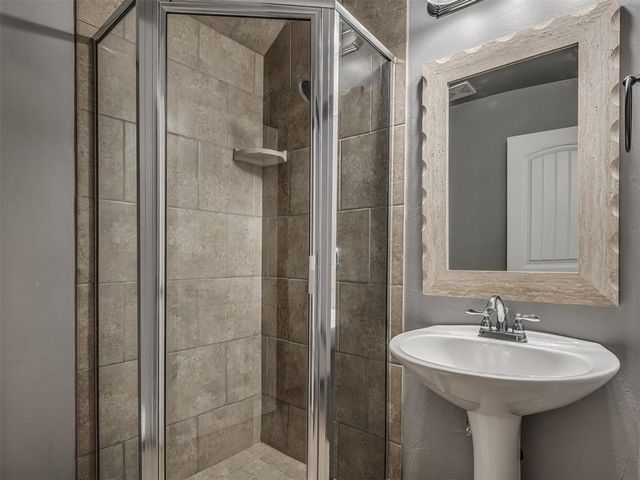 4017 Acoma Drive, Moore, OK 73160