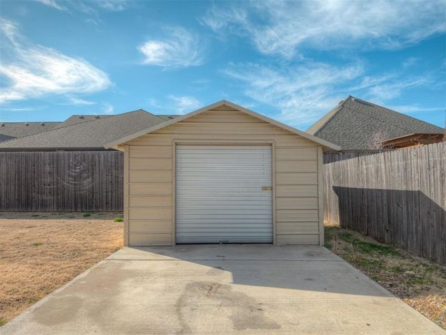 4017 Acoma Drive, Moore, OK 73160