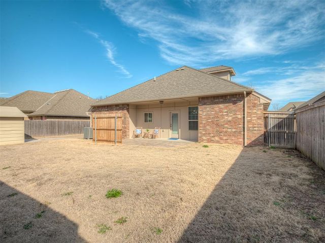 4017 Acoma Drive, Moore, OK 73160