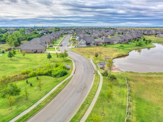 4017 Acoma Drive, Moore, OK 73160