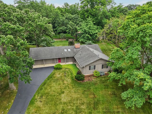 205 Sherwood Road, Elgin, IL 60120