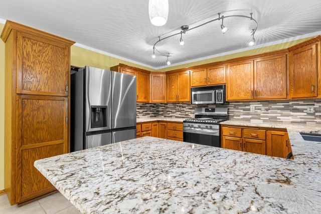 5410 Chestnut Lane, Mcfarland, WI 53558