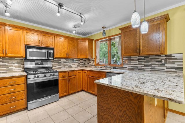 5410 Chestnut Lane, Mcfarland, WI 53558