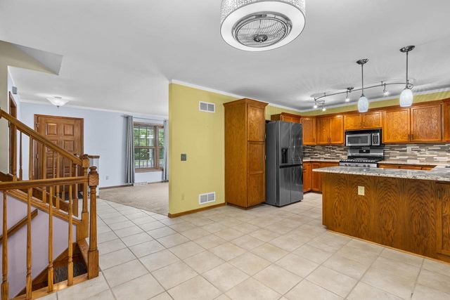 5410 Chestnut Lane, Mcfarland, WI 53558