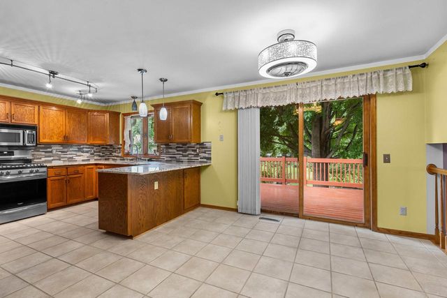 5410 Chestnut Lane, Mcfarland, WI 53558