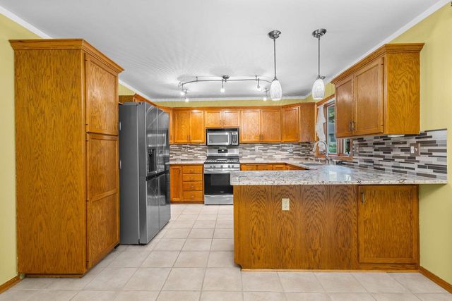5410 Chestnut Lane, Mcfarland, WI 53558