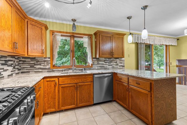 5410 Chestnut Lane, Mcfarland, WI 53558