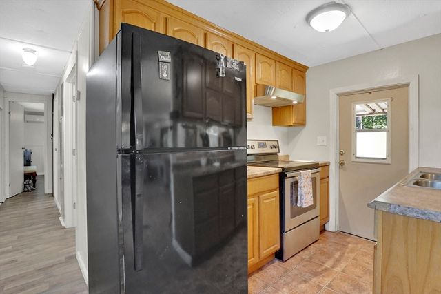 67 Fieldston St, Springfield, MA 01119