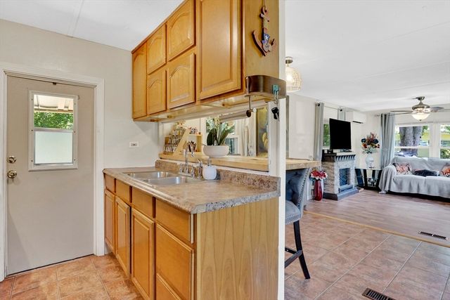 67 Fieldston St, Springfield, MA 01119