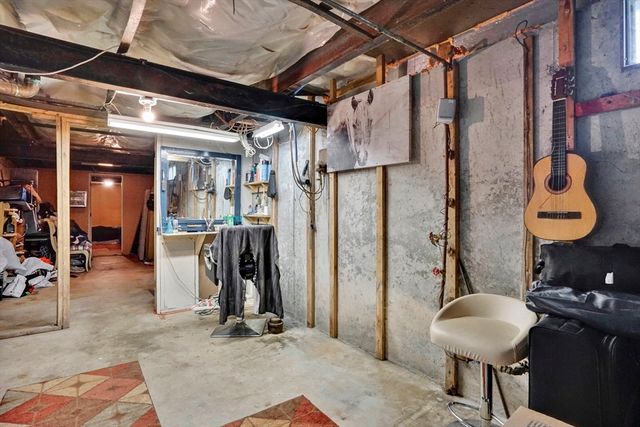 67 Fieldston St, Springfield, MA 01119