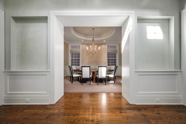 3752 N JANSSEN Street, Chicago, IL 60613