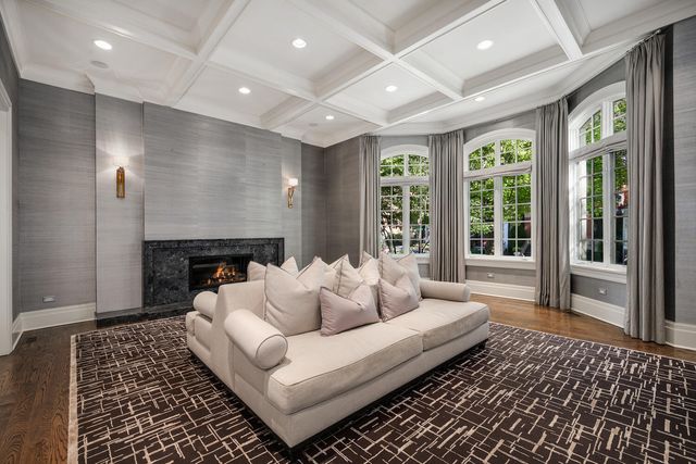 3752 N JANSSEN Street, Chicago, IL 60613