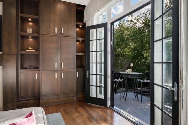 3752 N JANSSEN Street, Chicago, IL 60613