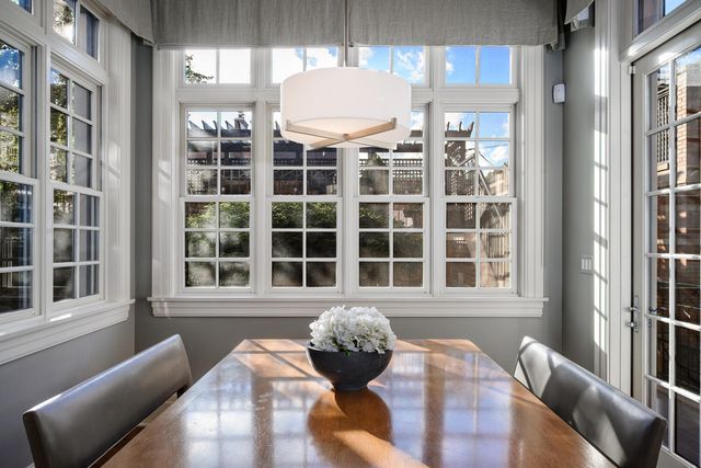 3752 N JANSSEN Street, Chicago, IL 60613