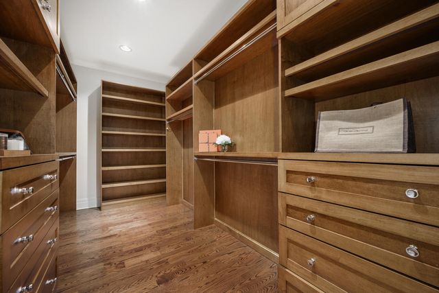 3752 N JANSSEN Street, Chicago, IL 60613