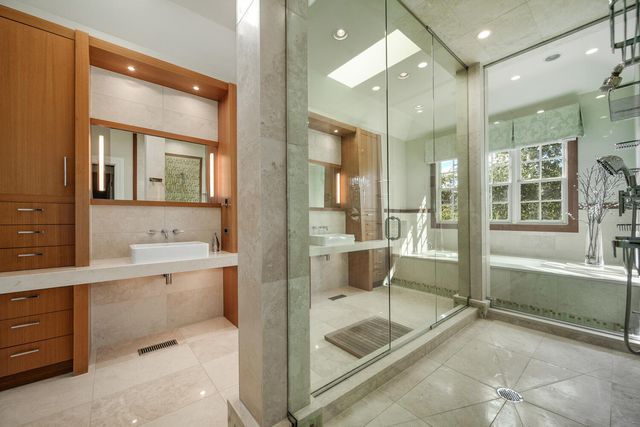 3752 N JANSSEN Street, Chicago, IL 60613