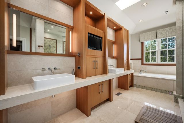 3752 N JANSSEN Street, Chicago, IL 60613