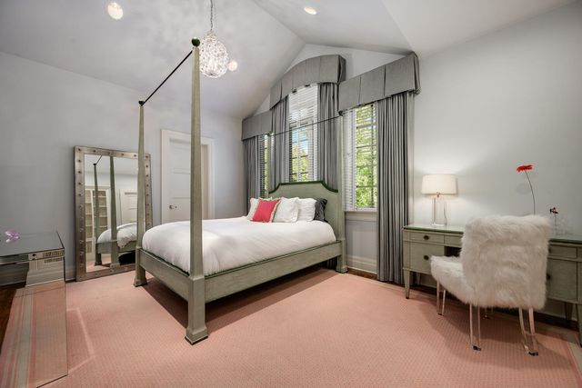 3752 N JANSSEN Street, Chicago, IL 60613