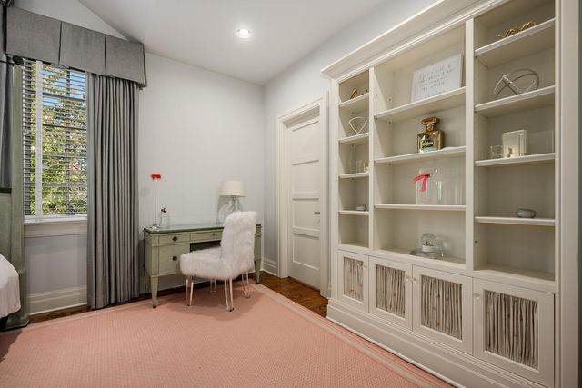 3752 N JANSSEN Street, Chicago, IL 60613