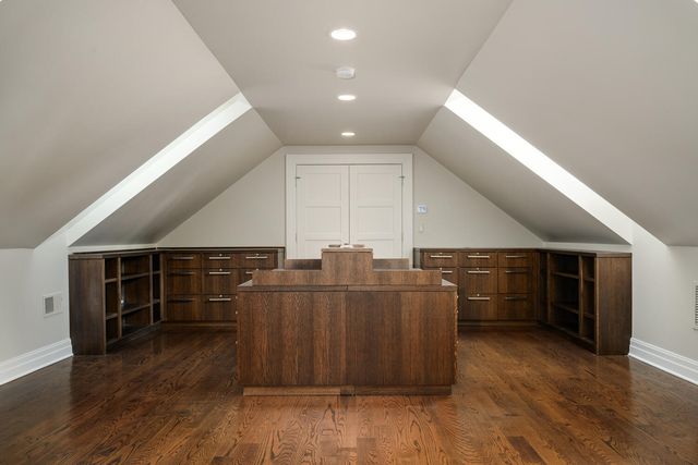 3752 N JANSSEN Street, Chicago, IL 60613