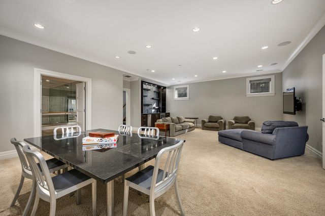 3752 N JANSSEN Street, Chicago, IL 60613