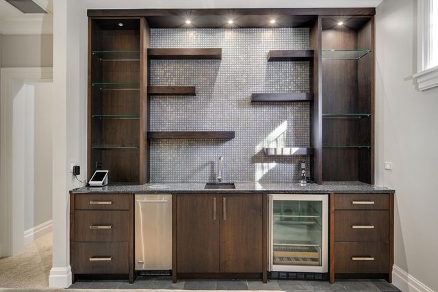 3752 N JANSSEN Street, Chicago, IL 60613