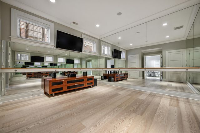 3752 N JANSSEN Street, Chicago, IL 60613