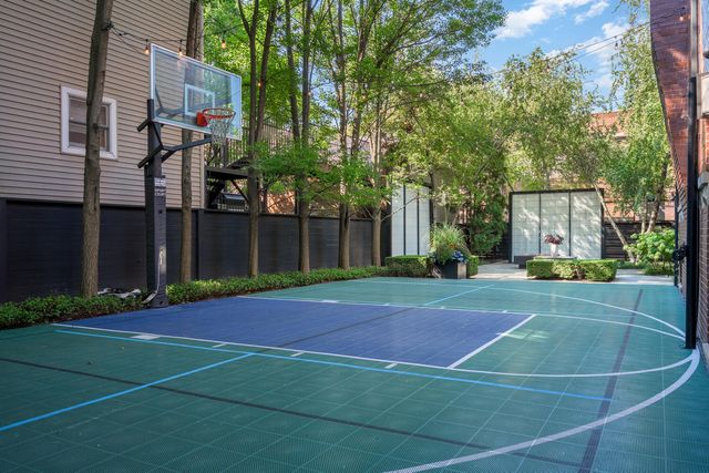 3752 N JANSSEN Street, Chicago, IL 60613