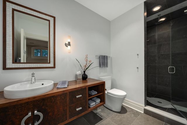 3752 N JANSSEN Street, Chicago, IL 60613