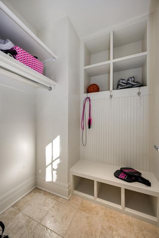 3752 N JANSSEN Street, Chicago, IL 60613