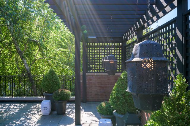 3752 N JANSSEN Street, Chicago, IL 60613