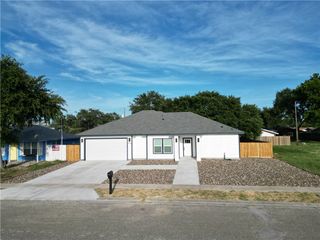 2814 Held Dr, Corpus Christi, TX 78418