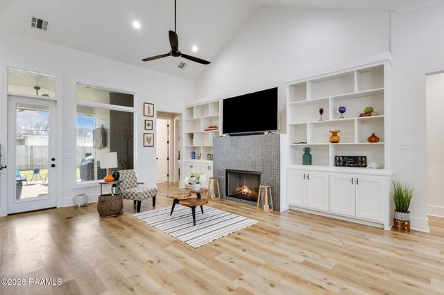 202 Amsterdam Avenue, Youngsville, LA 70592