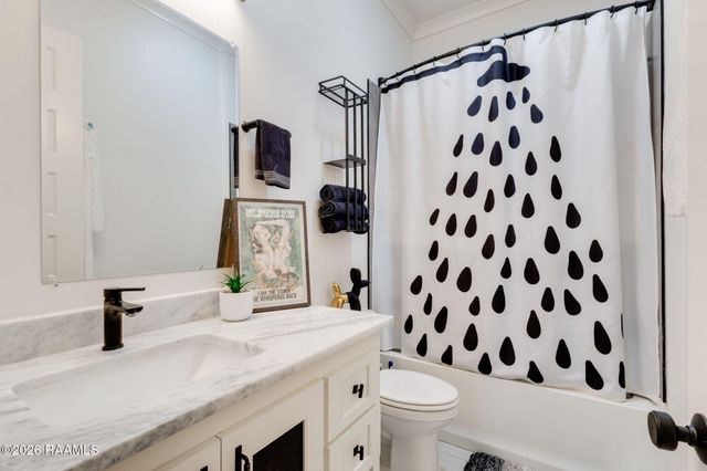 202 Amsterdam Avenue, Youngsville, LA 70592