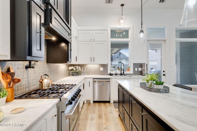 202 Amsterdam Avenue, Youngsville, LA 70592