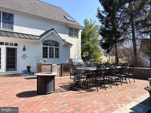 1419 ROYAL OAK DR, Blue Bell, PA 19422