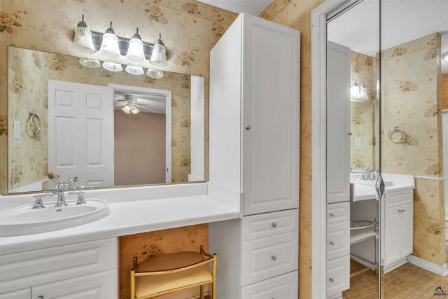 1984 Lower Hartley Bridge Road, Byron, GA 31008