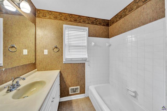 1984 Lower Hartley Bridge Road, Byron, GA 31008