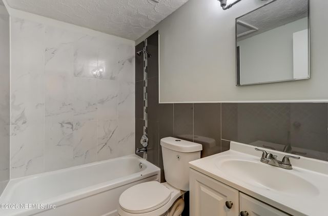 7563 JOHN F KENNEDY Drive W, Jacksonville, FL 32219