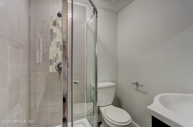 7563 JOHN F KENNEDY Drive W, Jacksonville, FL 32219