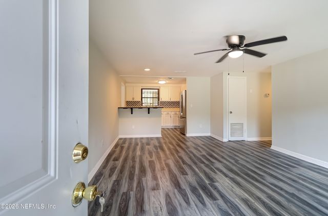 7563 JOHN F KENNEDY Drive W, Jacksonville, FL 32219