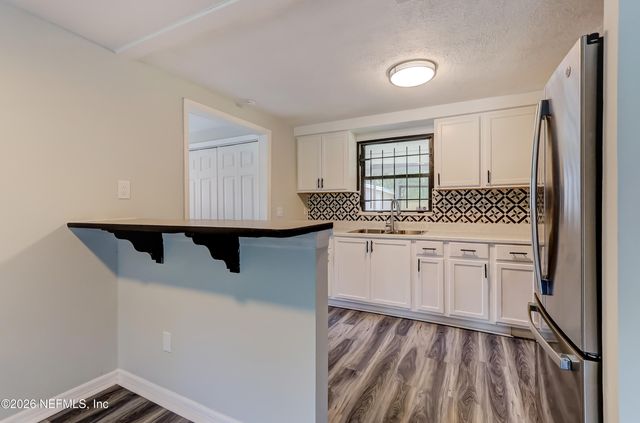 7563 JOHN F KENNEDY Drive W, Jacksonville, FL 32219