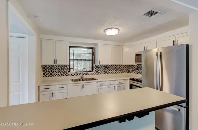 7563 JOHN F KENNEDY Drive W, Jacksonville, FL 32219