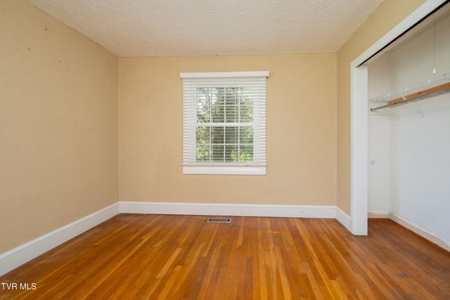2000 Lee Highway, Bristol, VA 24201