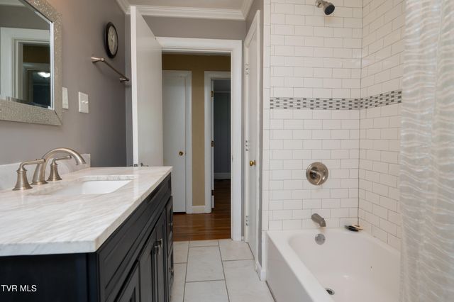 2000 Lee Highway, Bristol, VA 24201