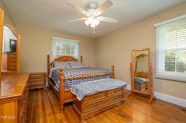 2000 Lee Highway, Bristol, VA 24201