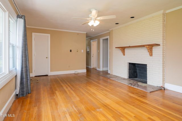 2000 Lee Highway, Bristol, VA 24201