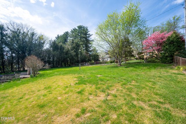 2000 Lee Highway, Bristol, VA 24201