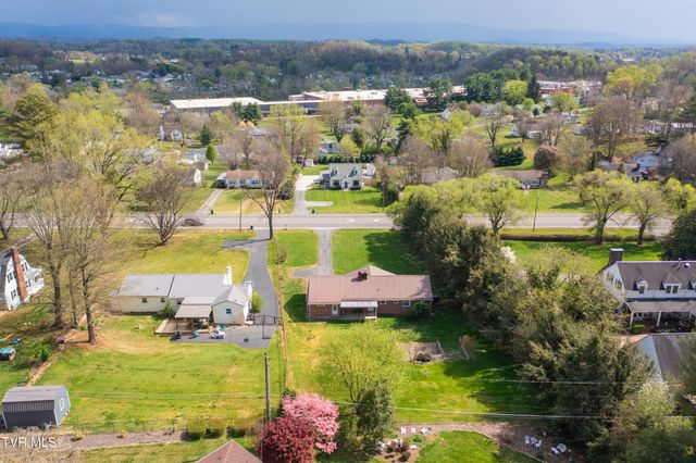 2000 Lee Highway, Bristol, VA 24201