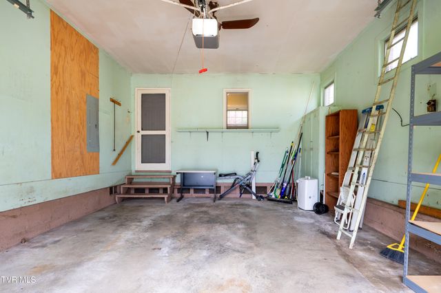 2000 Lee Highway, Bristol, VA 24201